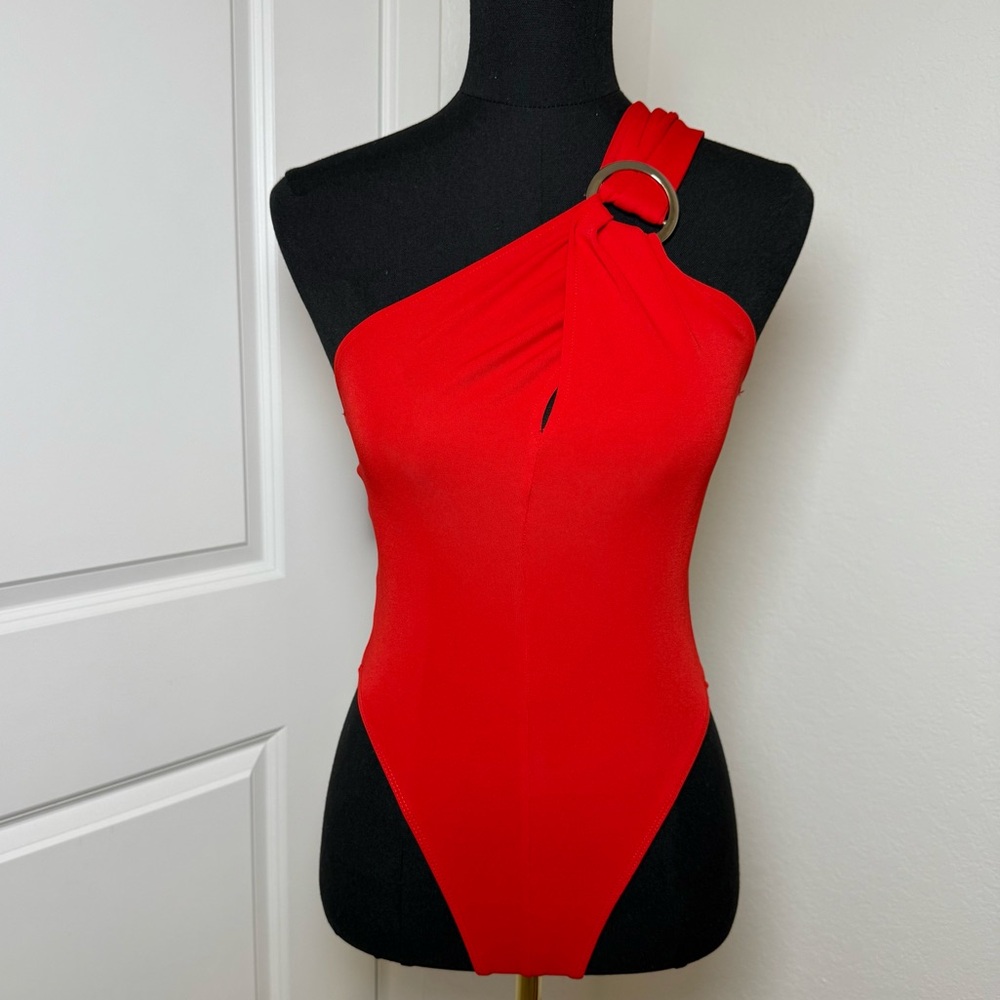 Elegant Red Bodysuit with Ring Detail – Zara